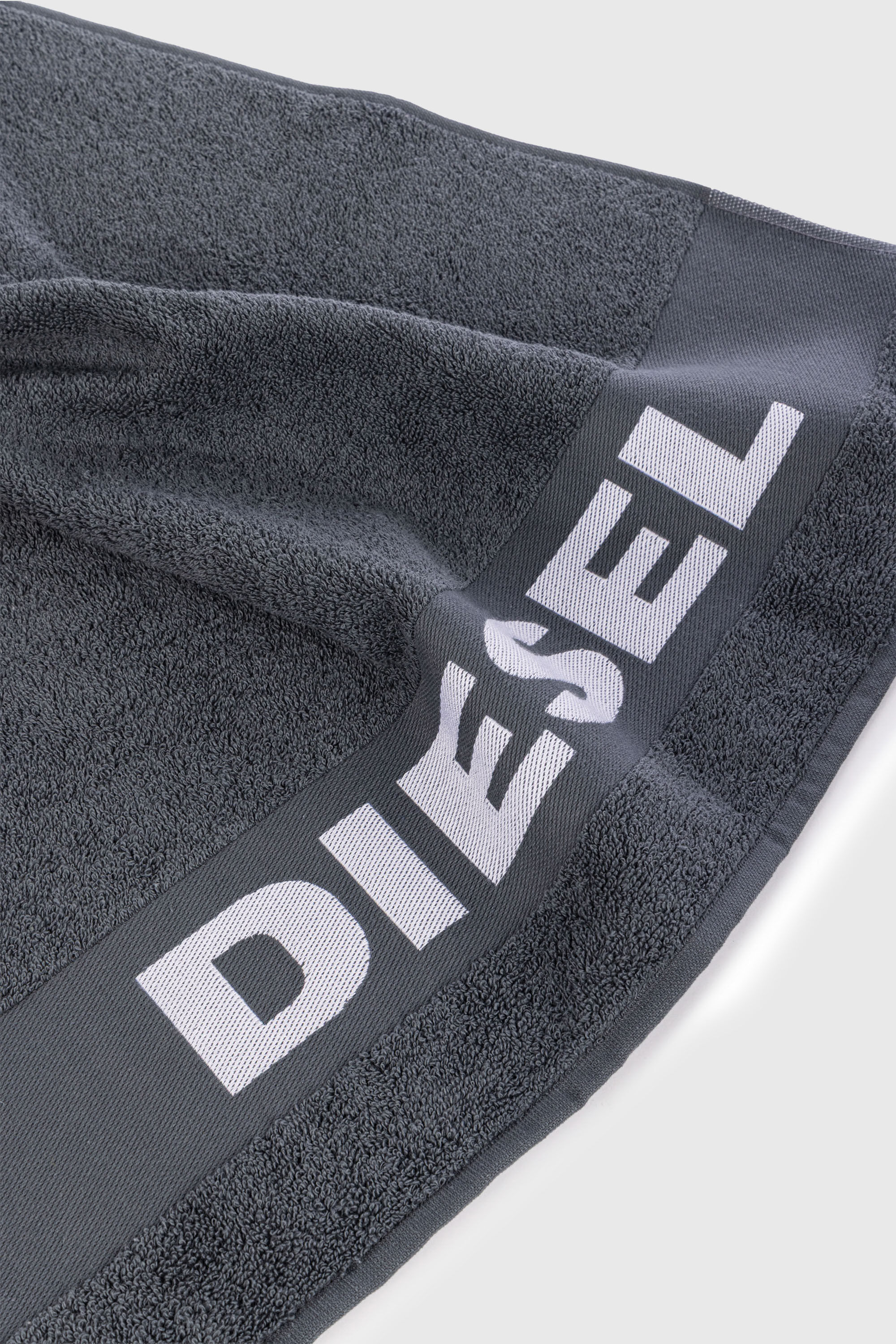 Diesel - 1015211 LOGO-COTTON TOWEL 100X180 GREY, Unisex's Logo-Cotton Terry Towel in Dark grey - 3