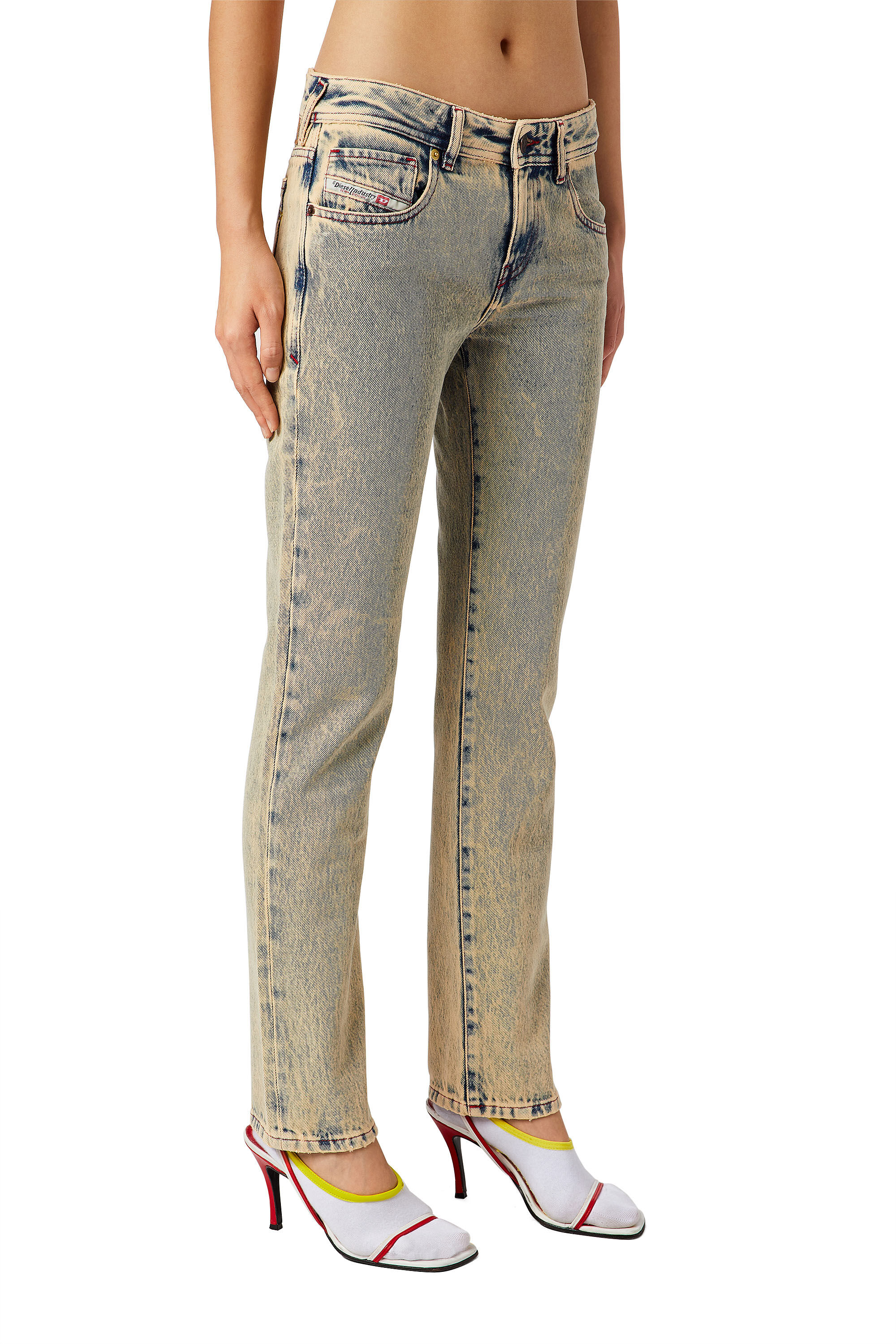 2002 09D34 Woman: Slim Colored Jeans | Diesel