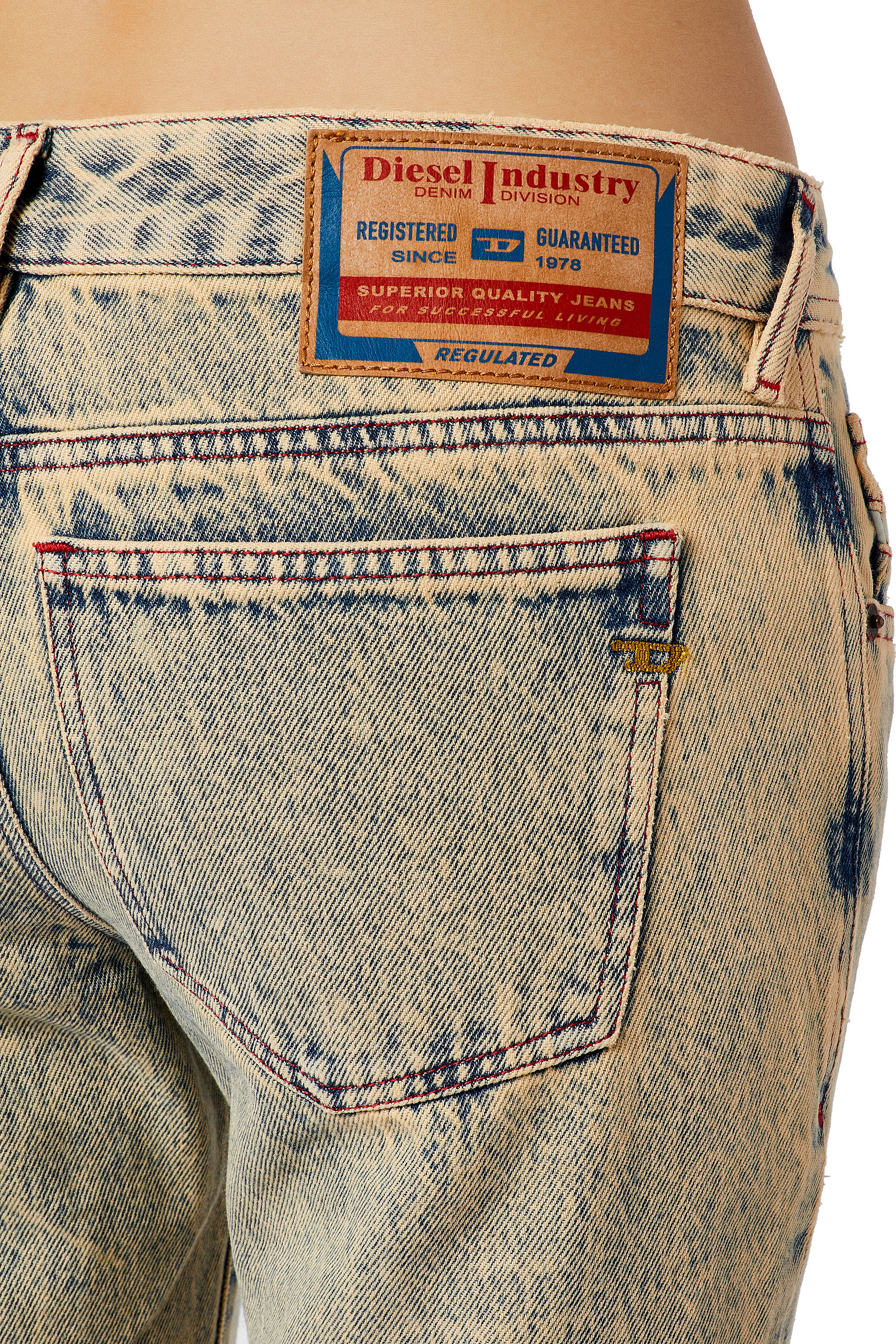 2002 09D34 Woman: Slim Colored Jeans | Diesel