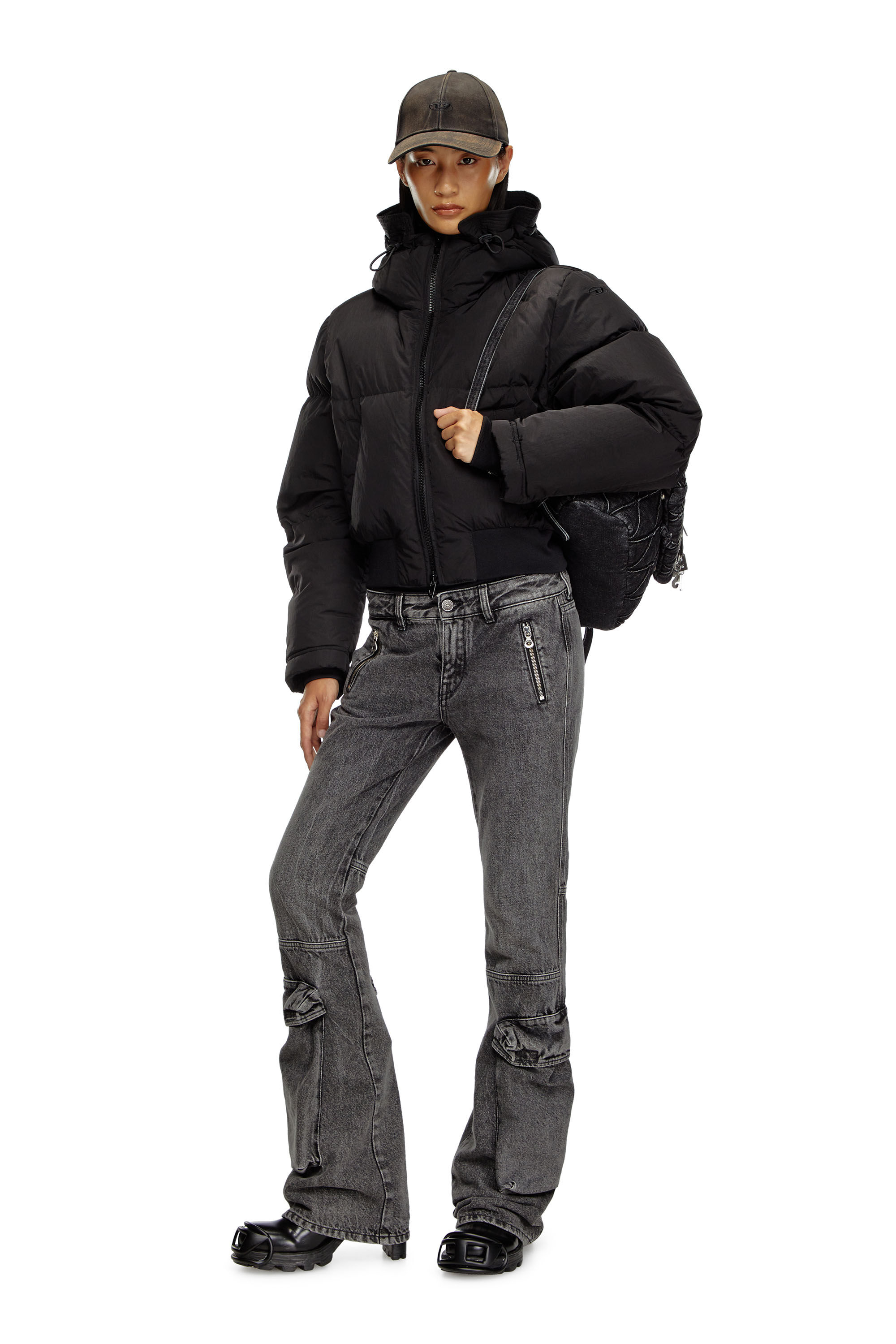 ★送料 関税込★DIESEL★W-PEYT-SHORT-NEW-P1 ダウンジャケット W-PEYT-SHORT-NEW-P1 Hooded down jacket in crinkled nylon
