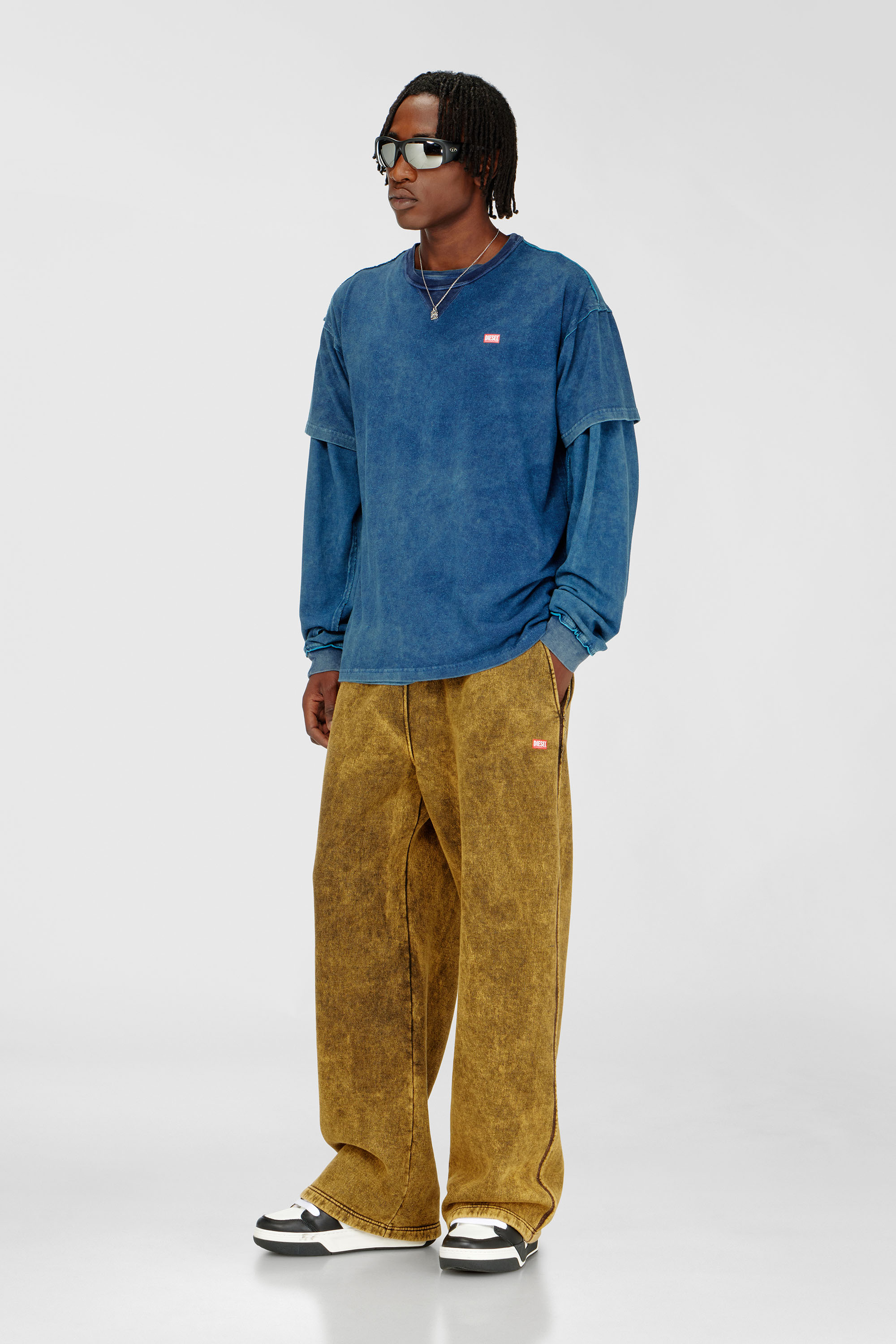 Acid-wash T-shirt with frayed details