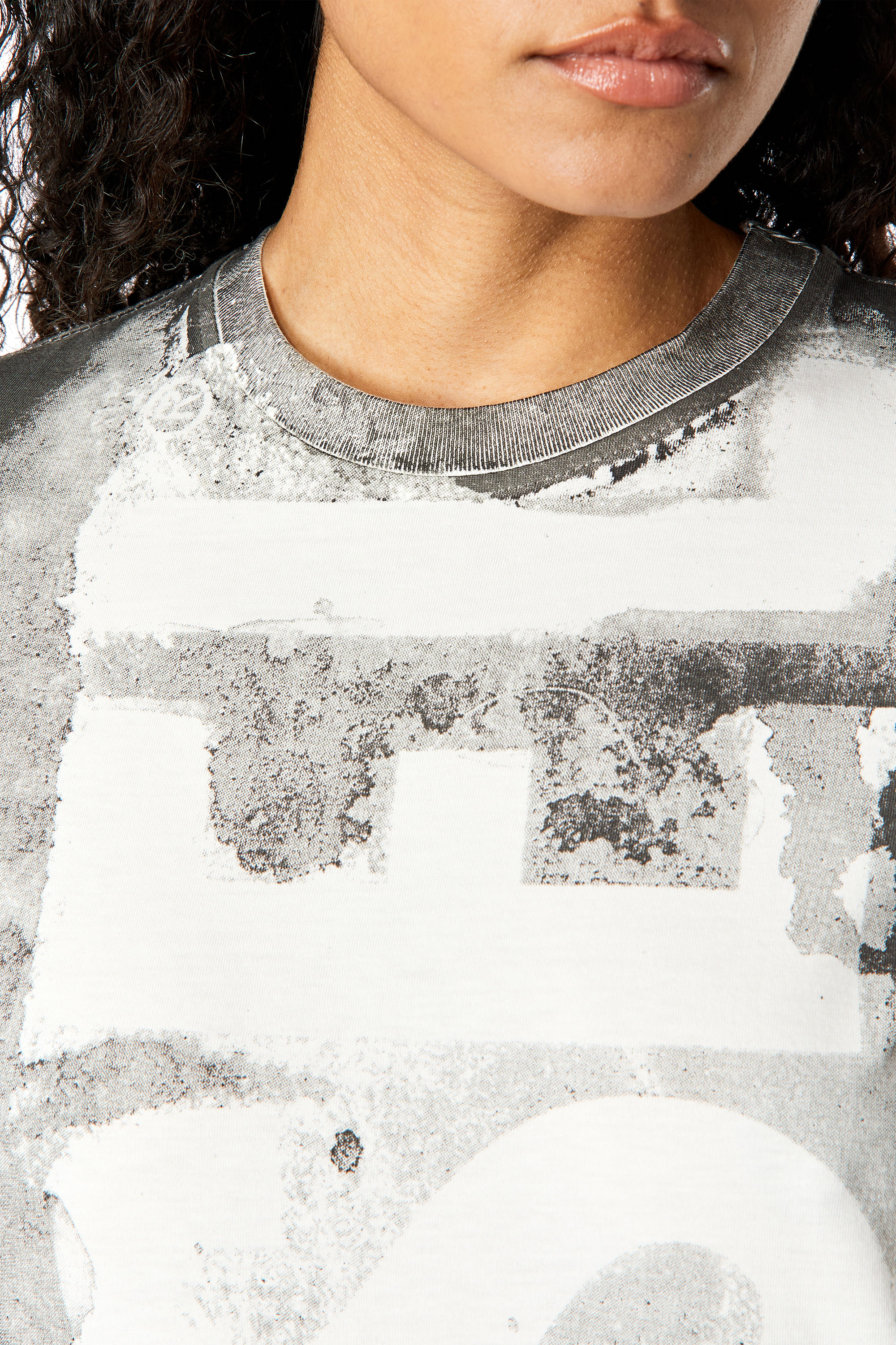 Diesel - T-REG-G1, Woman T-shirt with bleeding-effect logo in Grey - Image 5