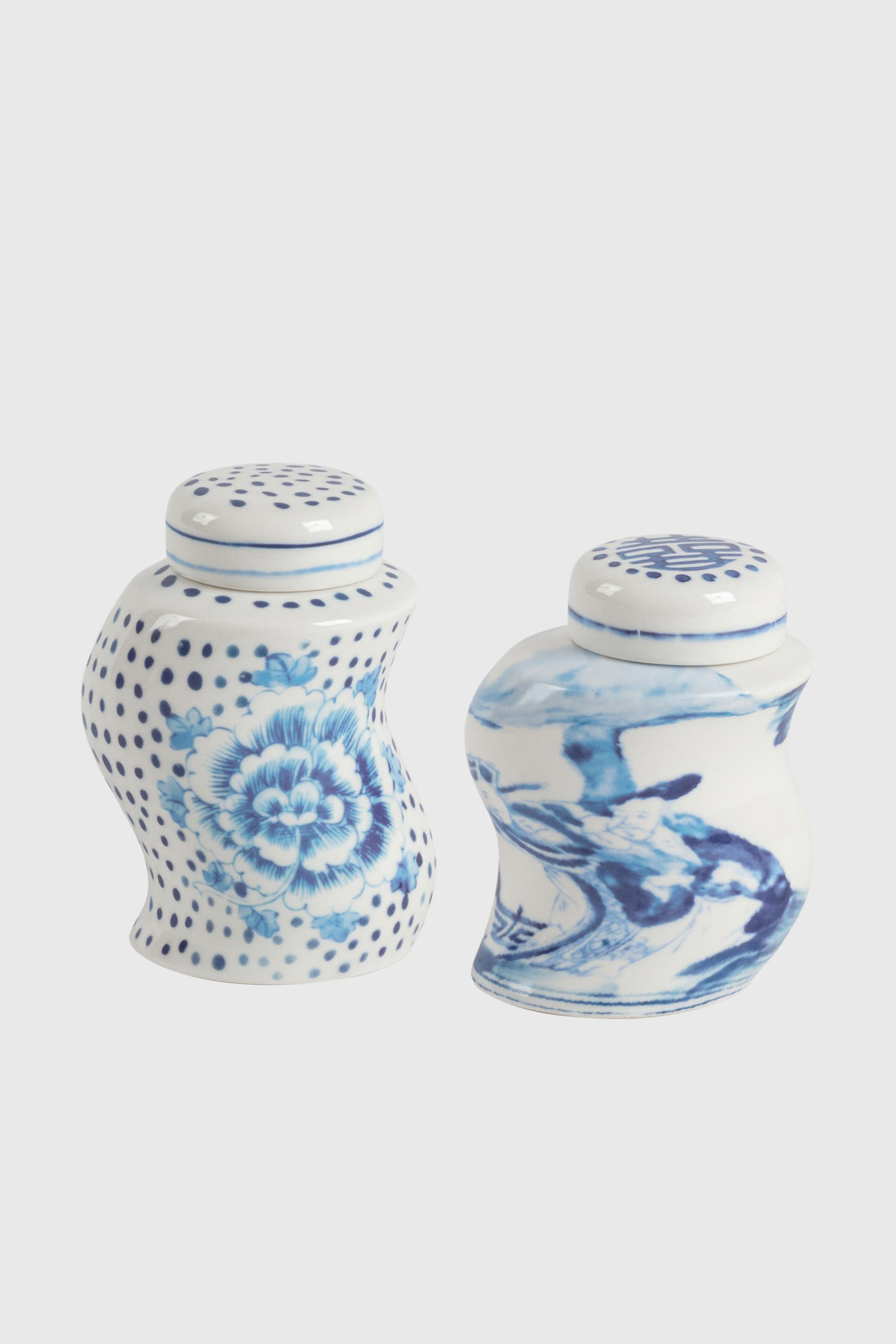 Porcelain spices shaker set