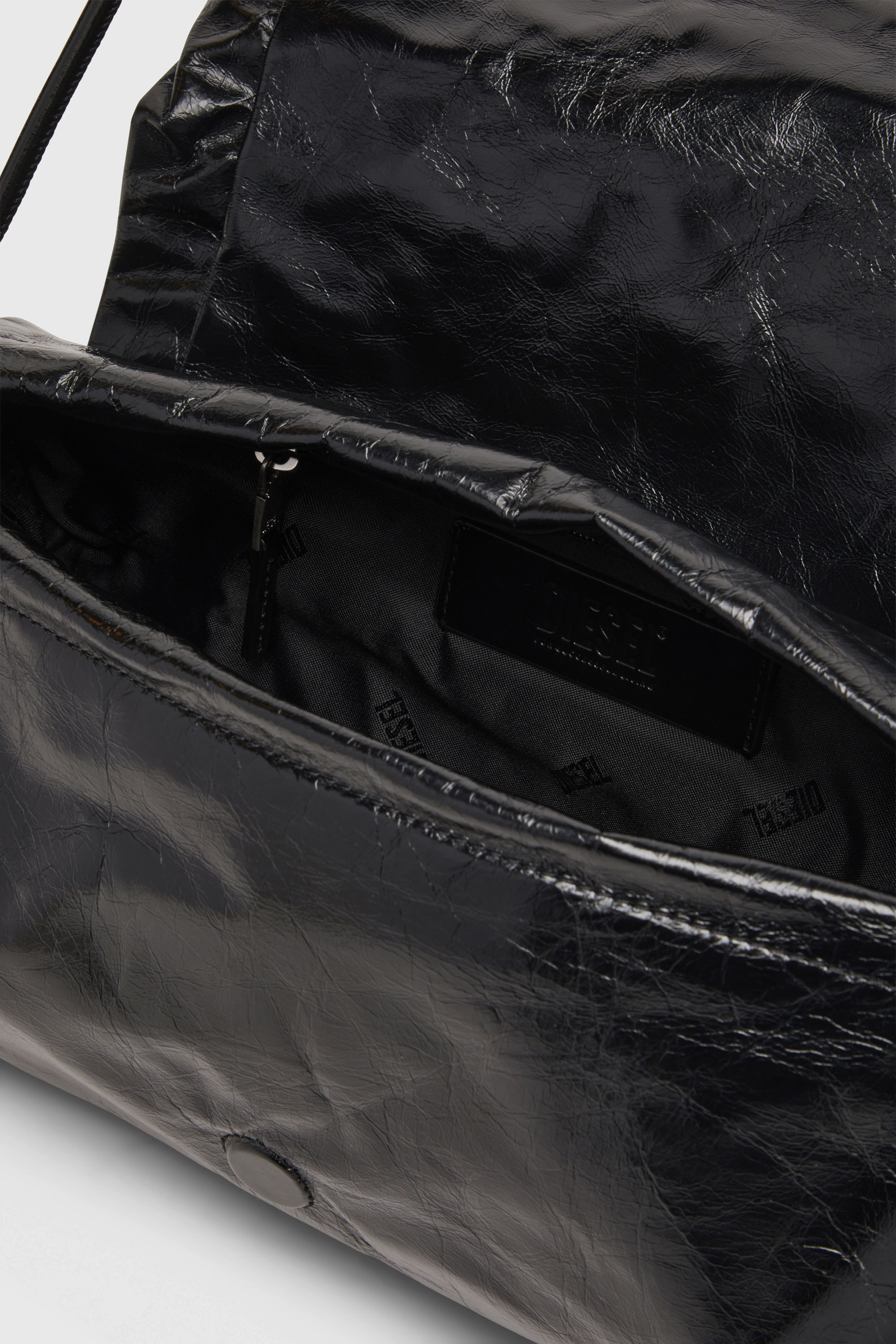 Diesel - SCRUNCH-D SHOULDER M, Woman's Scrunch-D-Shoulder bag in scrunched shiny leather in Black - 4